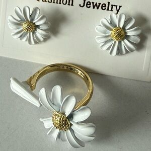 🌼 Golden White Daisy Earrings/Ring 🌼